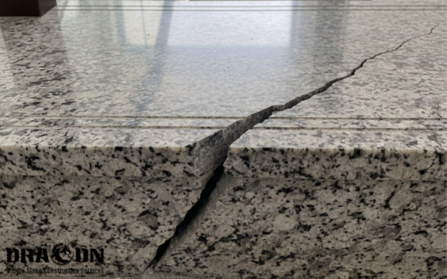 đá cầu thang bị nứt