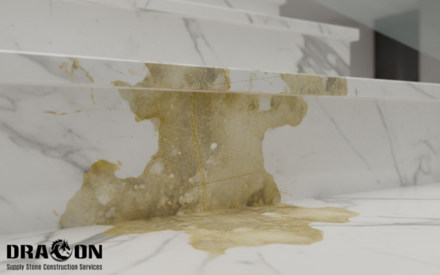 vệ sinh đá ốp cầu thang