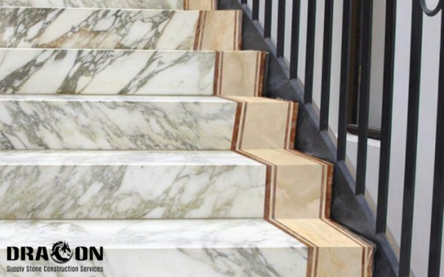 vệ sinh đá ốp cầu thang